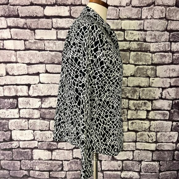 Chico's Black & White No-Iron Button Down Blouse Size M - Picture 8 of 9